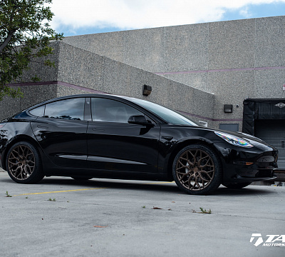 Фото дисков Vossen HF-2 на Tesla Model 3