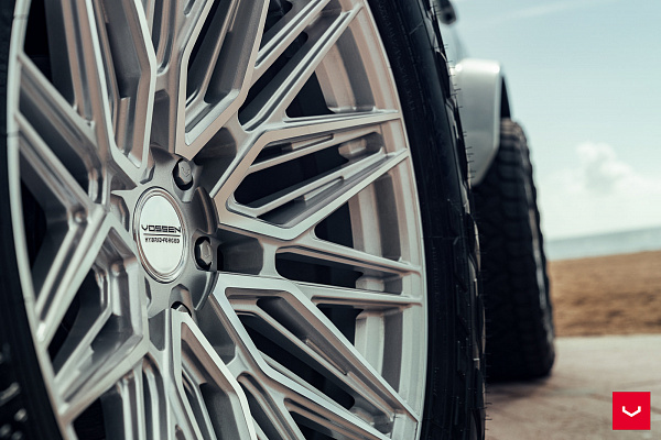 Фото дисков Vossen HF6-5 Серебро на Ford Bronco