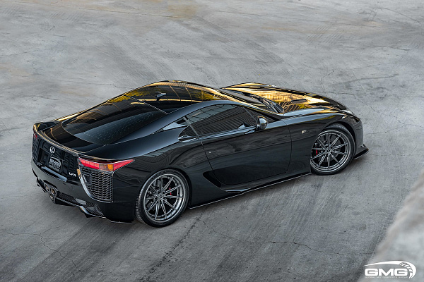 Фото дисков Brixton Forged R11-R Глянцевый графит на Lexus LFA