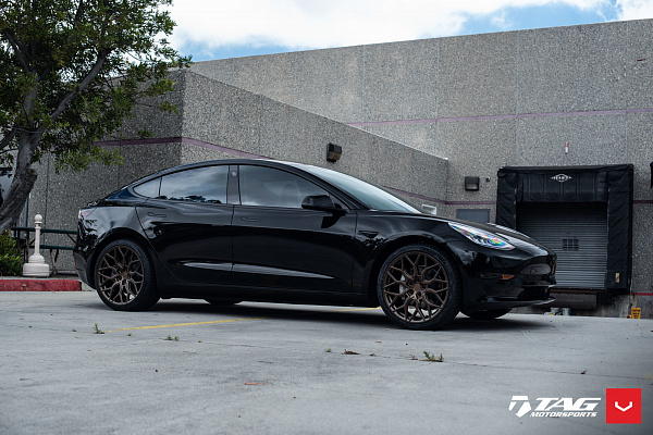 Фото дисков Vossen HF-2 Сатиновая темная бронза на Tesla Model 3
