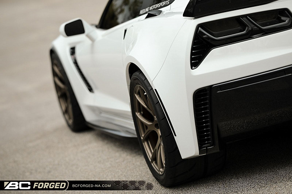 Фото дисков BC Forged RZ05 Сатиновая бронза на Chevrolet Corvette C7