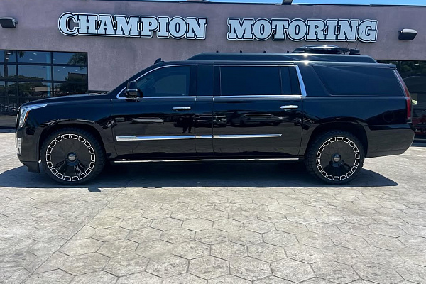 Фото дисков Giovanna Dicotto Черный глянец на Cadillac Escalade IV