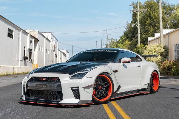 Фото дисков Strasse Wheels SV4 Deep Concave FS Другой цвет на Nissan GT-R