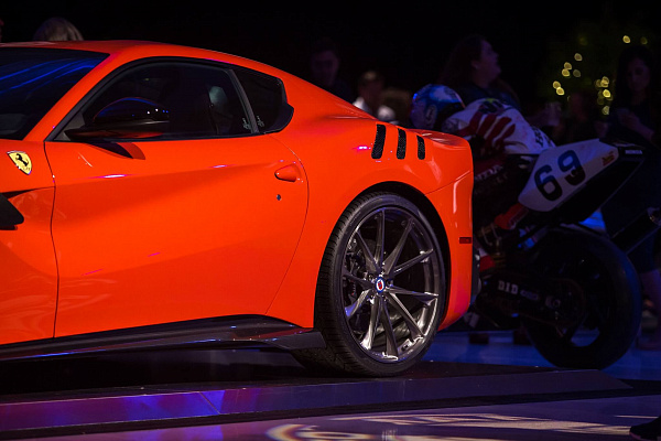 Фото дисков HRE P204 Глянцевый темный лак на Ferrari F12
