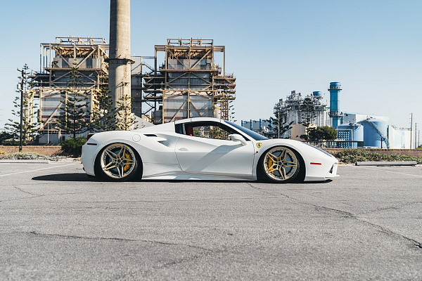 Фото дисков MV Forged VL22 Сатиновая шампань на Ferrari 488