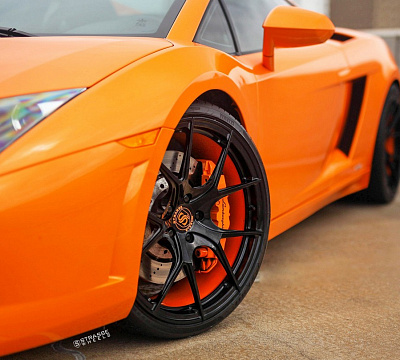 Фото дисков Strasse Wheels SM5R Deep Concave Monoblock на Lamborghini Gallardo