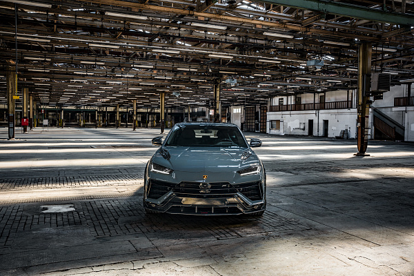 Фото дисков ABT Hight Performance IRL23 Черный глянец на Lamborghini Urus