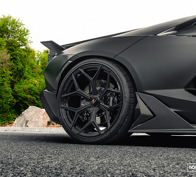 Фото дисков NOVITEC NL4 на Lamborghini Revuelto
