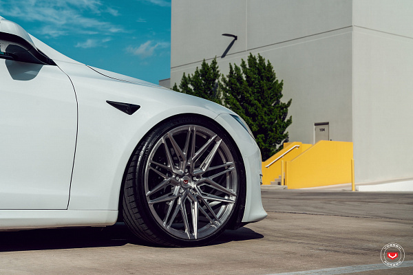 Фото дисков Vossen EVO-5R Глянцевый тонированный лак на Tesla Model S