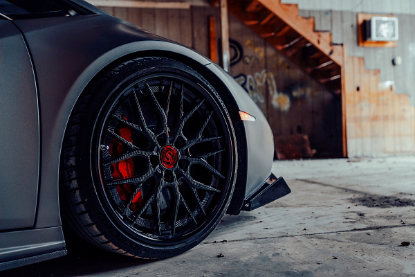 Фото дисков Strasse Wheels SV10M Deep Concave FS Другой цвет на Lamborghini Huracan