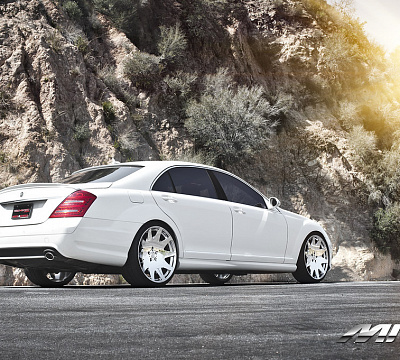 Фото дисков MRR HR3 на Mercedes-Benz S-Class (W221)