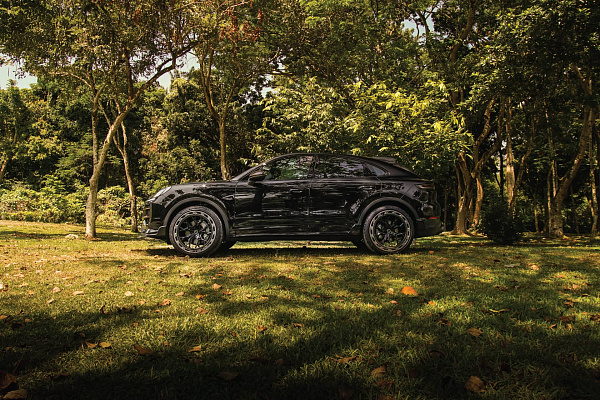 Фото дисков Brixton Forged PF13-RS Aerotech Черный глянец на Porsche Cayenne III