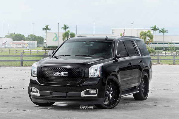 Фото дисков Strasse Wheels T8 Signature Черный глянец на GMC Yukon V