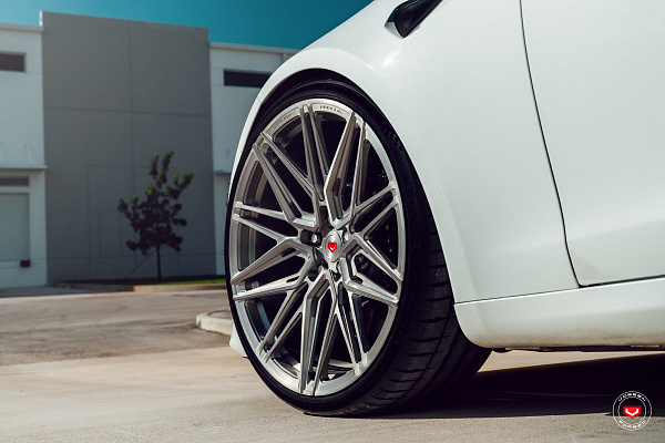 Фото дисков Vossen EVO-5R Глянцевый тонированный лак на Tesla Model S