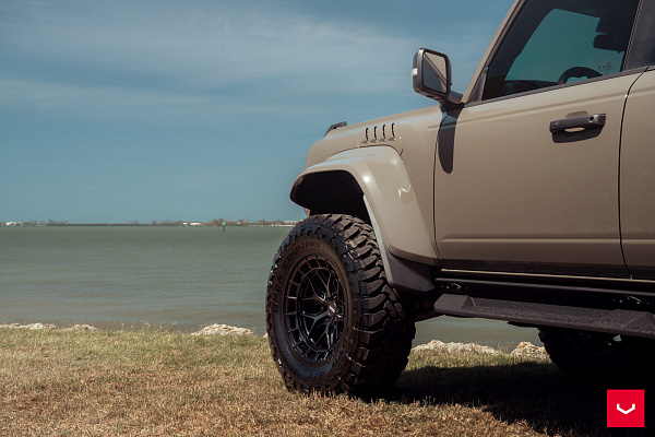 Фото дисков Vossen HFX-1 (6-Lug) Черный сатин на Ford Bronco