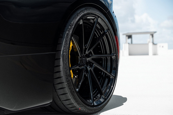 Фото дисков Anrky AN23 Черный глянец на Ferrari 812