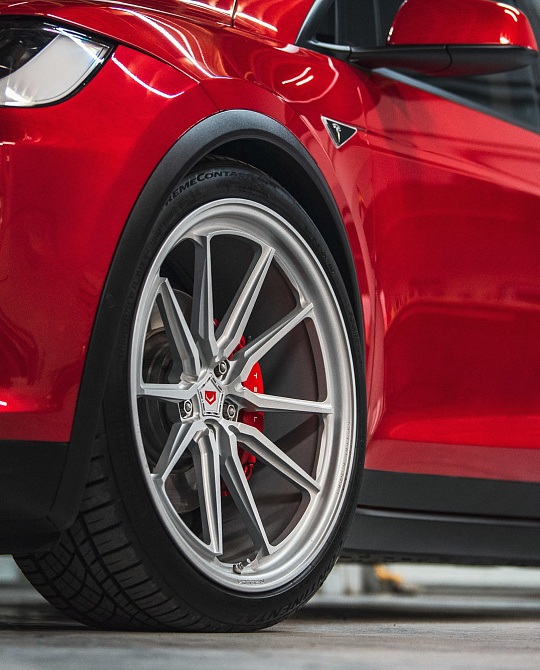 Фото дисков ML-X2 Серебро на Tesla Model X
