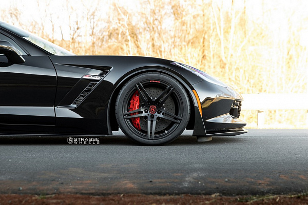 Фото дисков Strasse Wheels SP5R Deep Concave Monoblock Черный сатин на Chevrolet Corvette C7