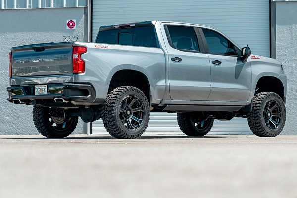 Фото дисков 4PLAY 4P70 Черный глянец на Chevrolet Silverado IV