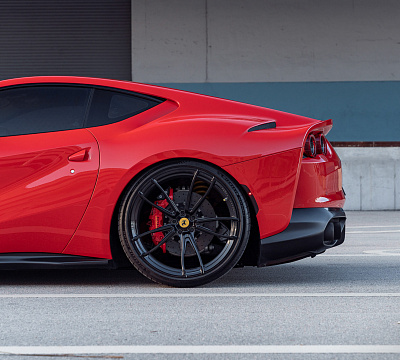 Фото дисков Vossen S17-06 на Ferrari 812