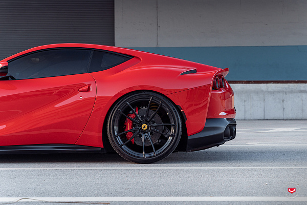 Фото дисков Vossen S17-06 Черный глянец на Ferrari 812