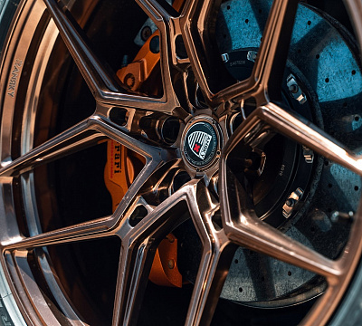 Фото дисков Anrky S1-X4 на Ferrari 812