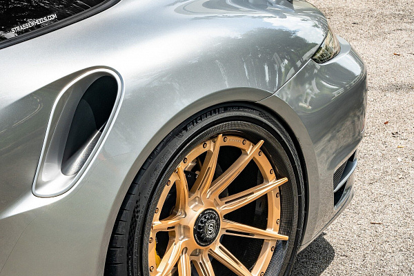Фото дисков Strasse Wheels SV10-RS Performance Сатиновое золото на Porsche 911 VII