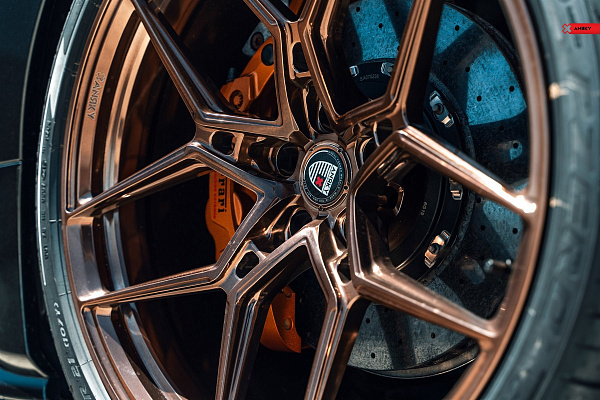 Фото дисков Anrky S1-X4 Глянцевая бронза на Ferrari 812