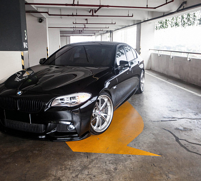 Фото дисков HRE S104 на BMW 5/M5 (F10)