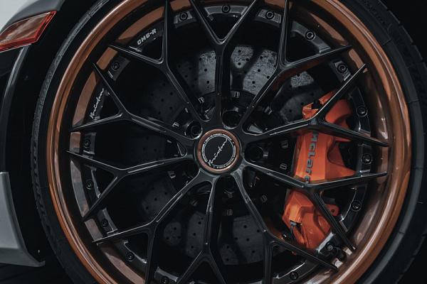 Фото дисков Brixton Forged CM6-R Глянцевый темный лак на McLaren 720S