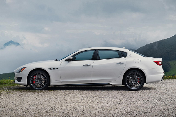 Фото дисков Maserati ATLANTE Глянцевый темный лак на Maserati Quattroporte VI