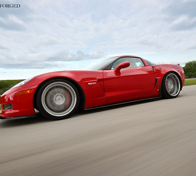 Фото дисков Strasse Wheels R10 Signature на Chevrolet Corvette C6