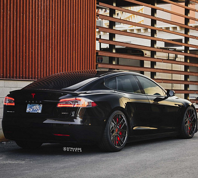 Фото дисков Strasse Wheels SM7T Deep Concave на Tesla Model S