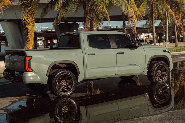 Фото дисков 4PLAY 4P83 Сатиновая бронза на Toyota Tundra III
