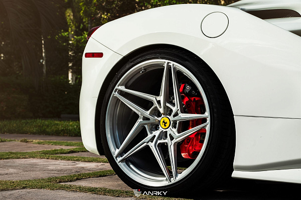 Фото дисков Anrky S1-X3 Глянцевый лак на Ferrari 488