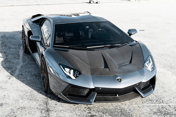 Фото дисков Strasse Wheels SV10M Track Сатиновая бронза на Lamborghini Aventador