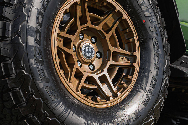 Фото дисков HRE FT1 Сатиновое темное золото на Ford Bronco