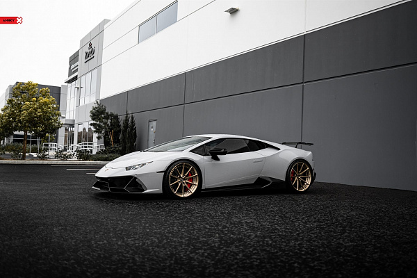 Фото дисков Anrky AN28 Глянцевое темное золото на Lamborghini Huracan