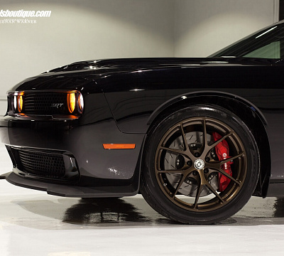 Фото дисков HRE P101 на Dodge Challenger III