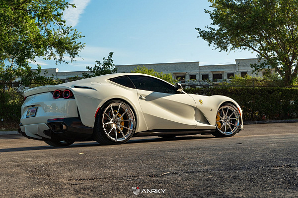 Фото дисков Anrky AN12 Полированный лак на Ferrari 812