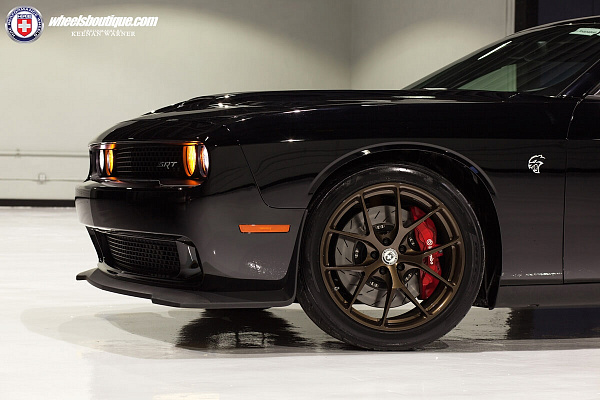 Фото дисков HRE P101 Глянцевая бронза на Dodge Challenger III