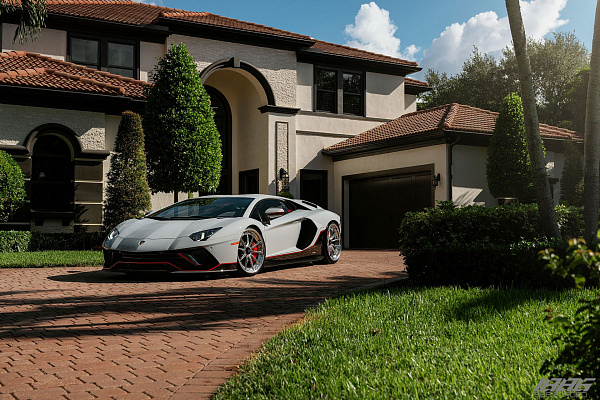 Фото дисков 1886 Wheels G010 Полированный лак на Lamborghini Aventador