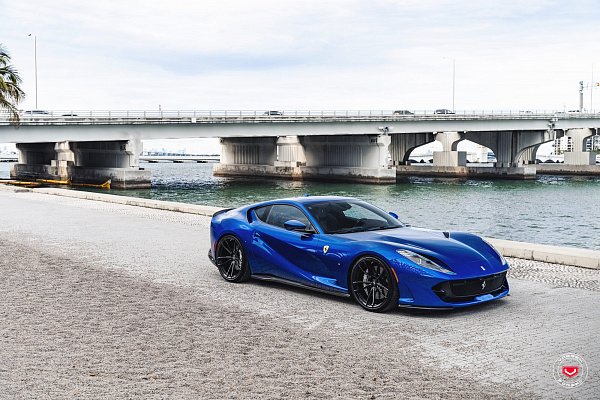 Фото дисков Vossen S17-06 Черный глянец на Ferrari 812