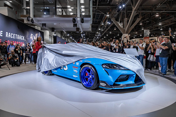 Фото дисков HRE C106 Синий глянец на Toyota Supra A90