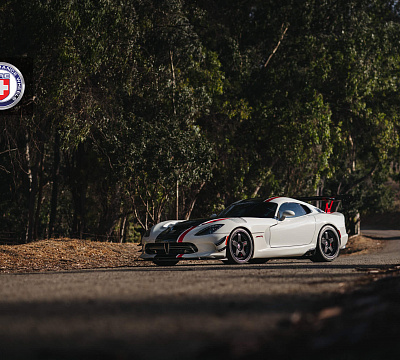 Фото дисков HRE C105 на Dodge Viper