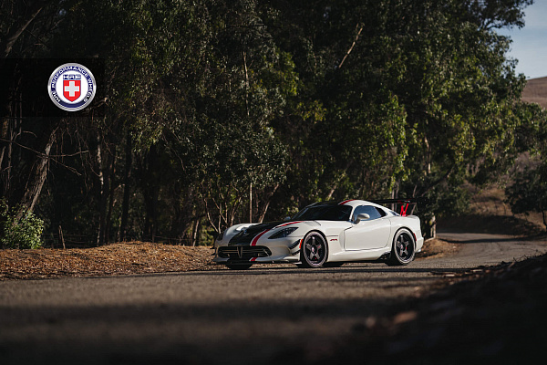Фото дисков HRE C105 Черный сатин на Dodge Viper