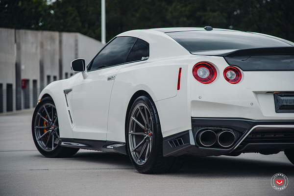Фото дисков Vossen M-X2 Глянцевый темный лак на Nissan GT-R