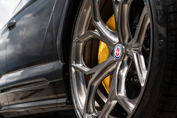 Фото дисков HRE P111SC Глянцевый тонированный лак на Lamborghini Urus