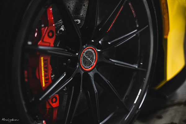 Фото дисков Brixton Forged R11-R Черный глянец на Ferrari F8