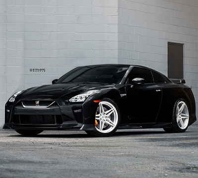 Фото дисков Strasse Wheels SV2 Deep Concave Monoblock на Nissan GT-R